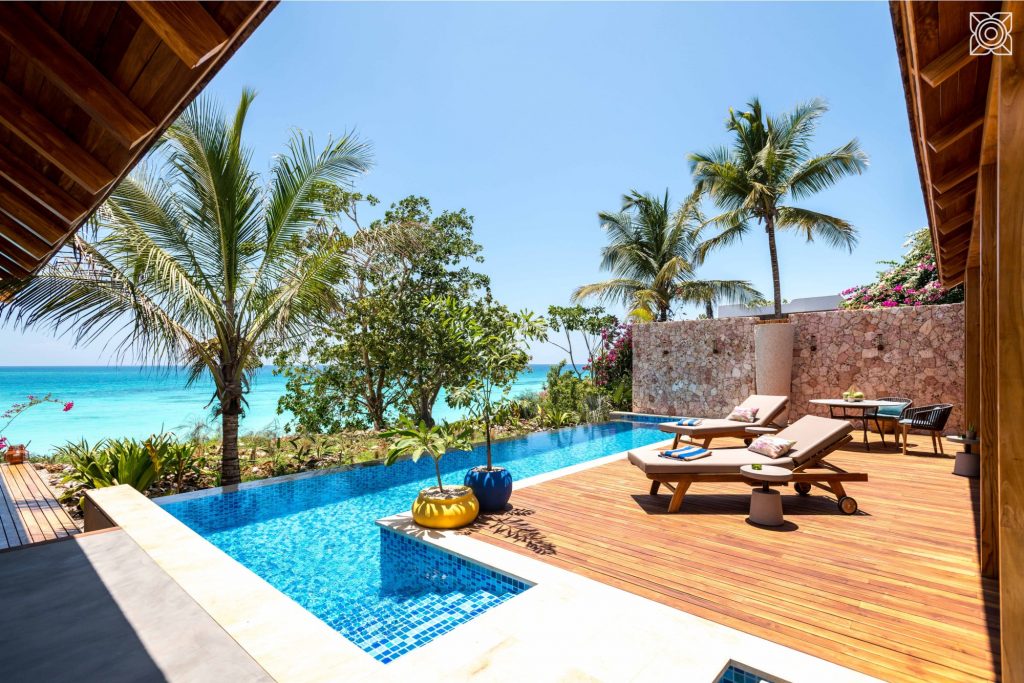 une villa exceptionnelle et très luxueuse dans un endroit exclusif avec votre propre plage privée et piscine à débordement
