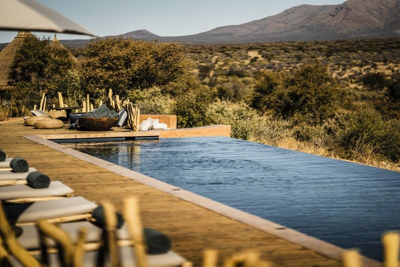 voyages de luxe namibie windhoek oumaanda lodge piscine