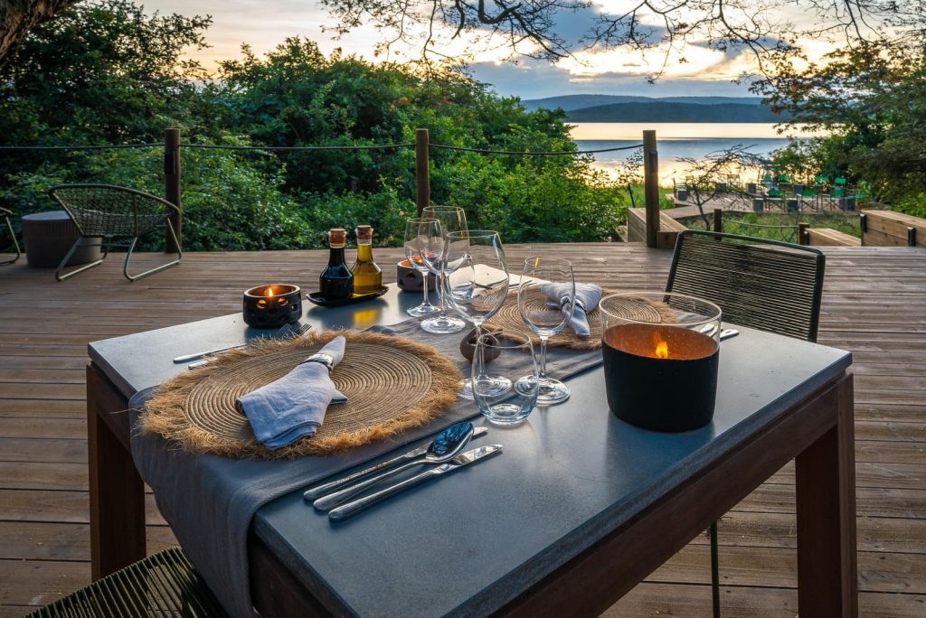 voyages de luxe rwanda magashi tented table