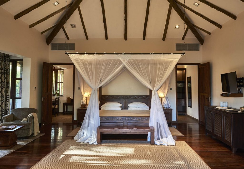 voyages de luxe tanzanie arusha legendary lodge chambre lit