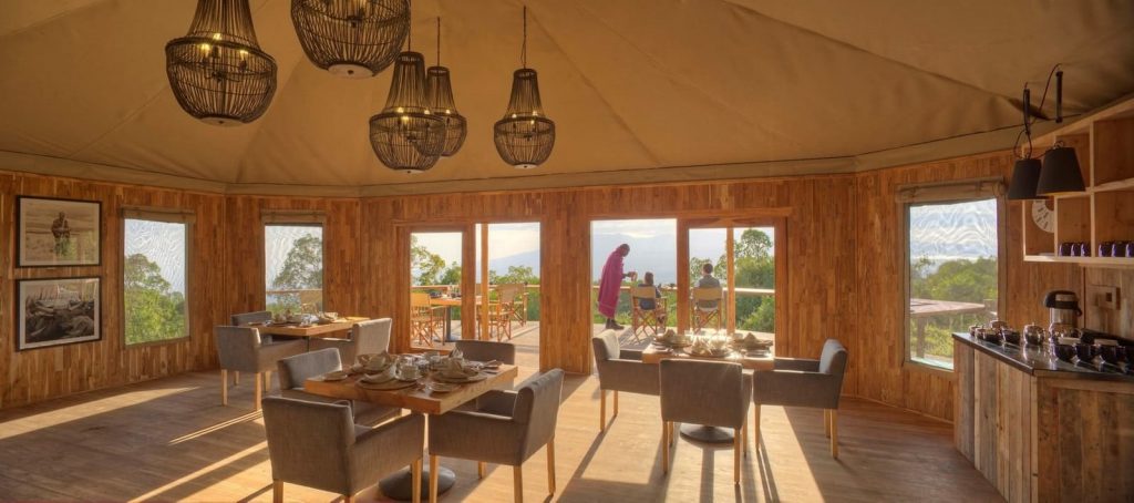 voyages de luxe tanzanie the highlands tables manger