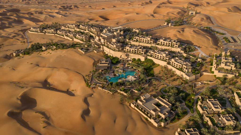 voyages de luxe Qasr Al Sarab Desert Resort By Anantara Aerial View