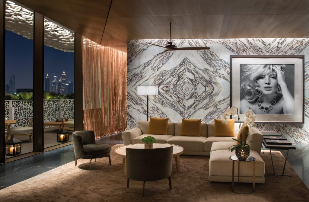 le « Lounge » offre aux hôtes de l’hôtel Bulgari Resort Dubaï le confort d'un salon