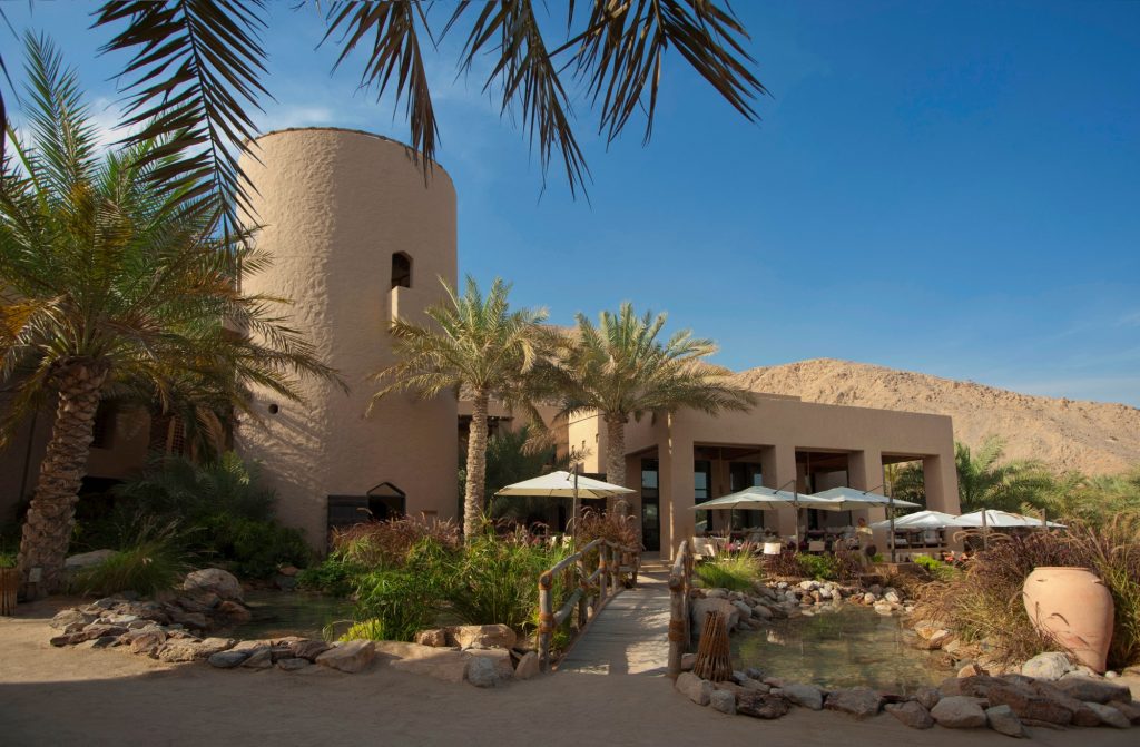 voyages de luxe hotel six senses zighy bay oman wadi