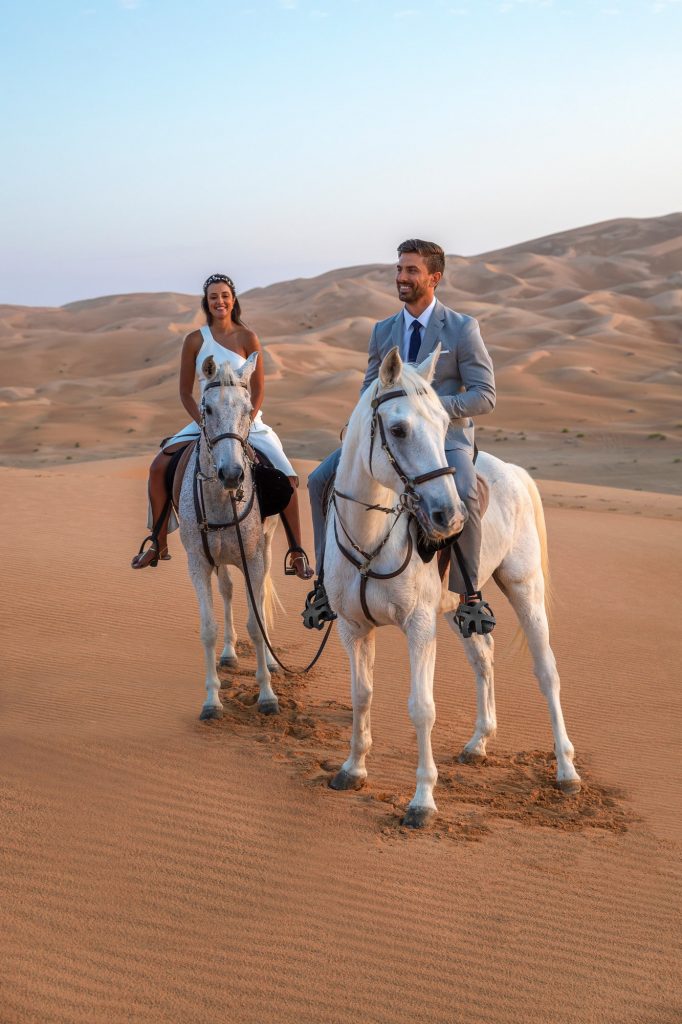 Qasr Al Sarab Desert Resort by Anantara. équitation dans le désert