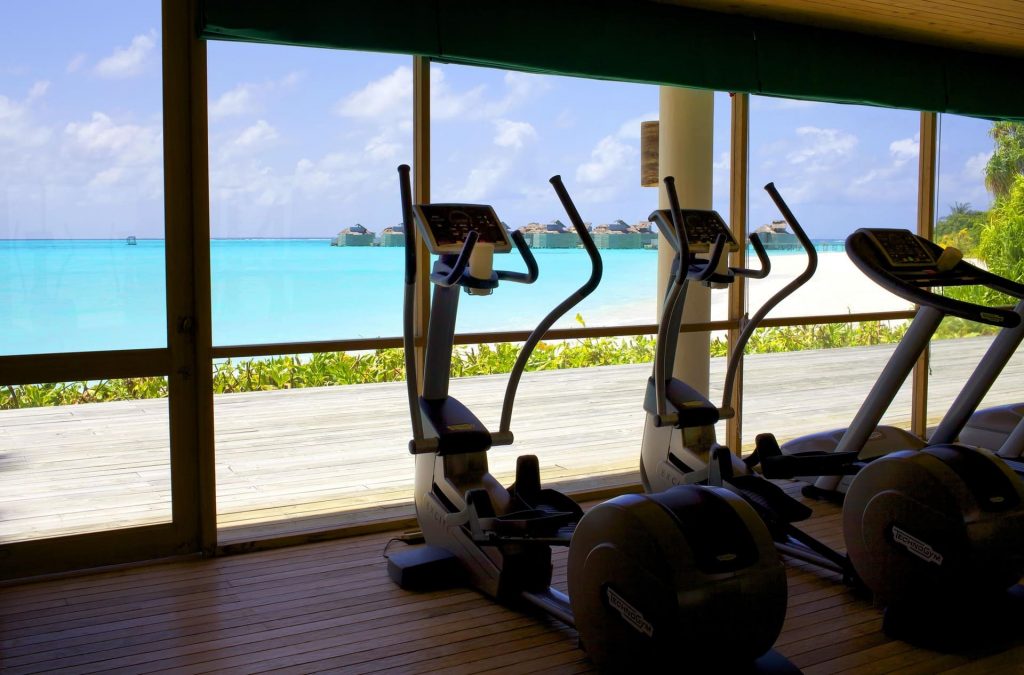 voyages de luxe hotel six senses laamu experience centre fitness