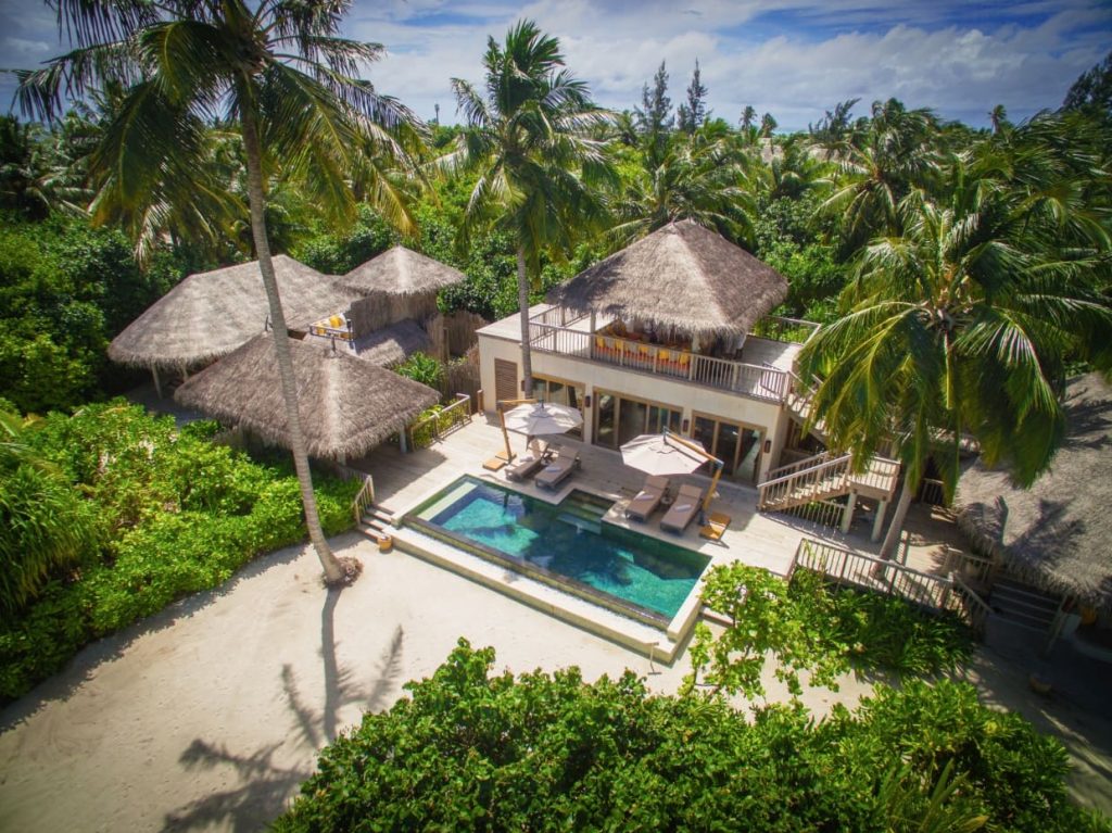 voyages de luxe hotel six senses laamu villa ocean beach avec piscine deux chambres