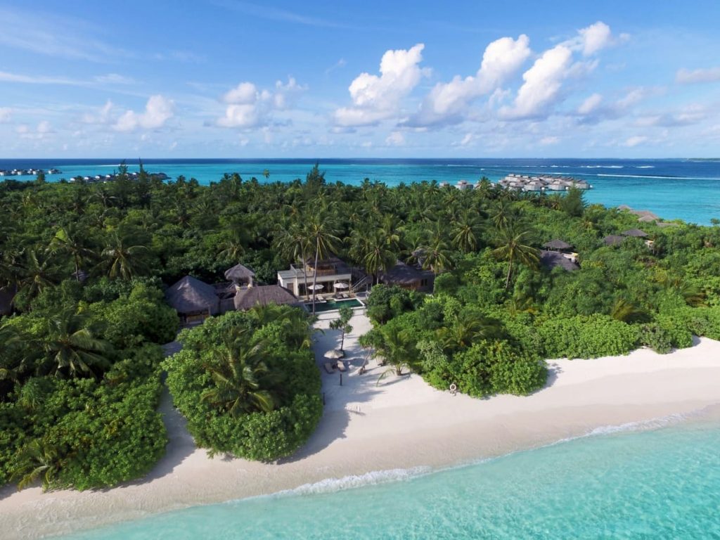 voyages de luxe hotel six senses laamu villa ocean beach avec piscine deux chambres aerial