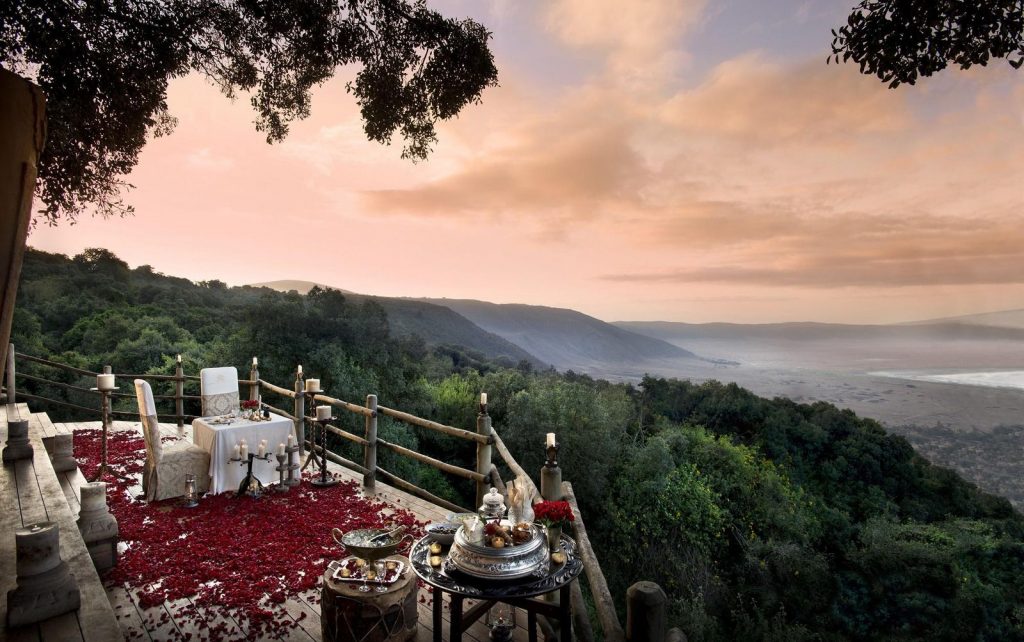 voyages de luxe ultime safari afrique ngorongoro crater lodge terrasse vue