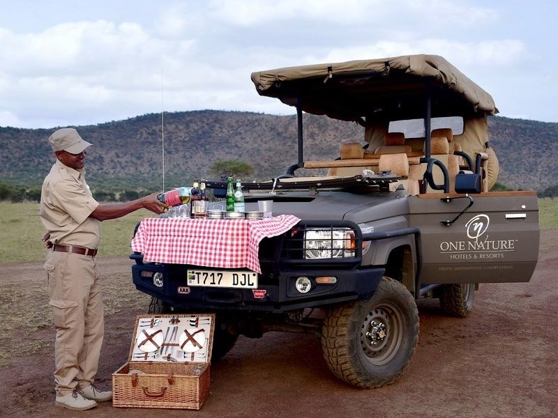 voyages de luxe ultime safari afrique one nature nyaruswiga jeep