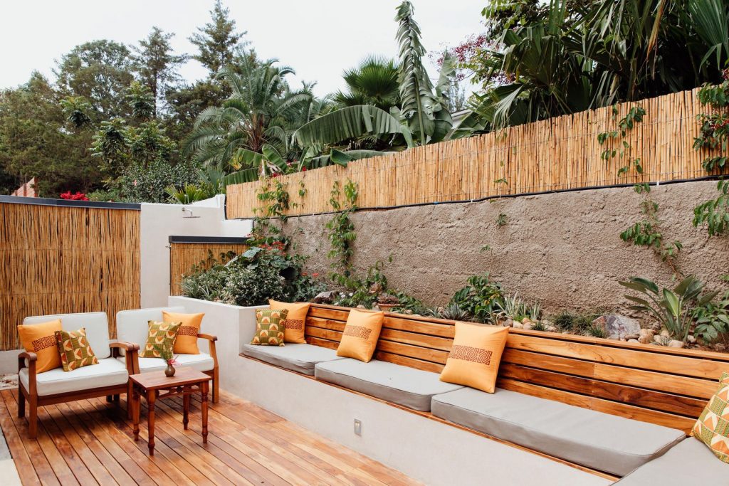voyages de luxe ultime safari afrique the retreat kigali terrasse salon
