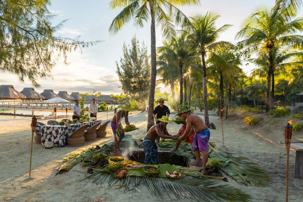 voyages de luxe hotel bora bora diner polynesien
