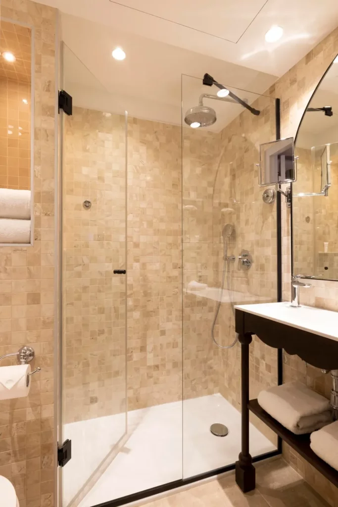 Maison cardinal furstemberg chambre douche voyages de luxe