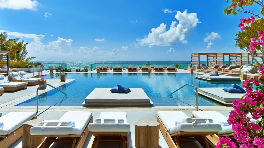 Voyages de Luxe 1 Hotel South Beach Miami Piscine Centrale
