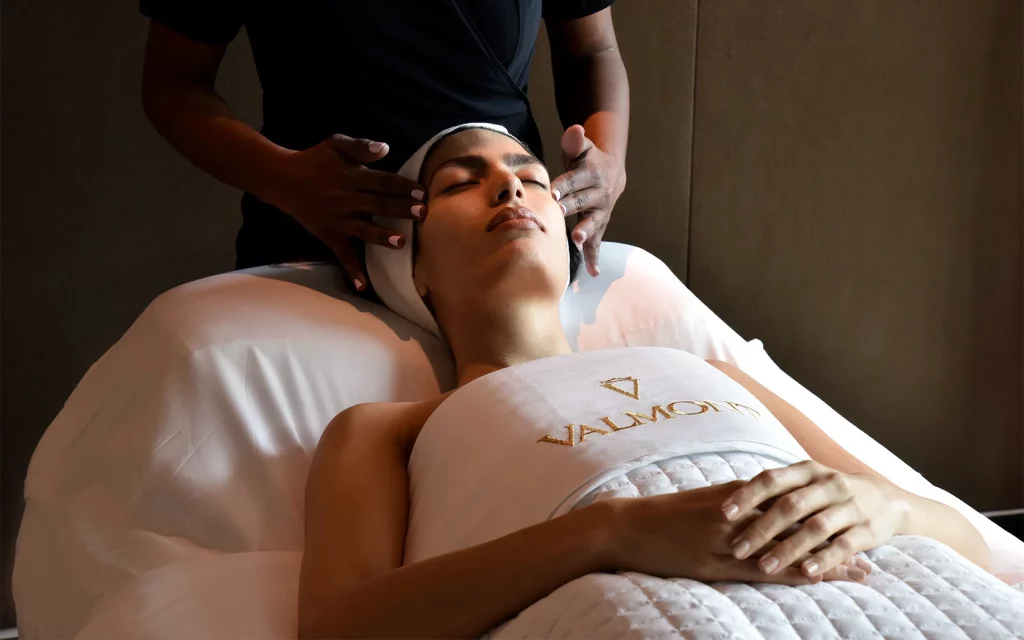 voyages-de-luxe-hotels-the-setai-miami-beach-gallery_valmont_spa_massage