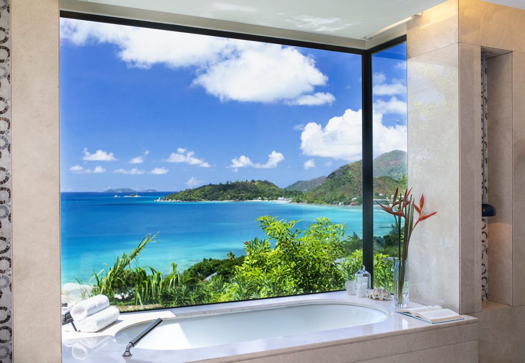 Raffles-Seychelles-Ocean-view-pool-villa-Bathtub