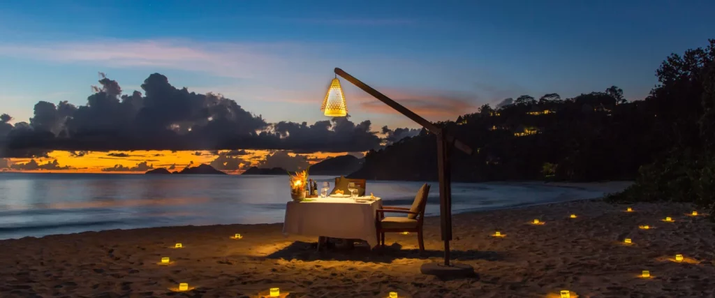 voyages-de-luxe-hotels-anantara_maia_seychelles_villas_dining_by_design_beach