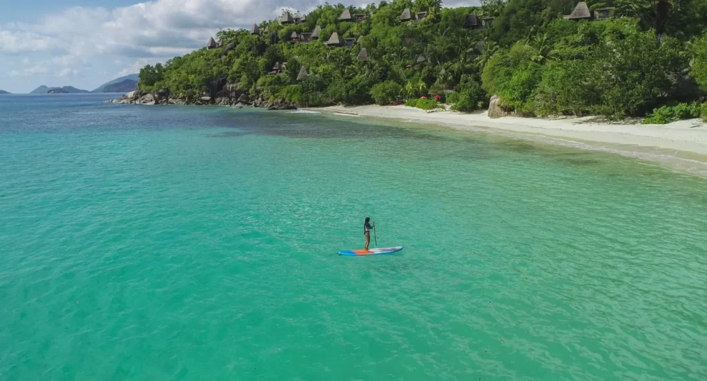 Voyages de luxe Antara Maia Seychelles paddle surf sports