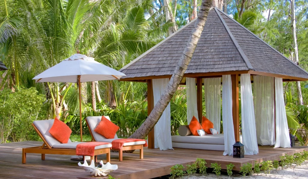 voyages-de-luxe-hotels-denis-private-island-seychelles-Rooms_Spa-Cottage-Gazebo-scaled-