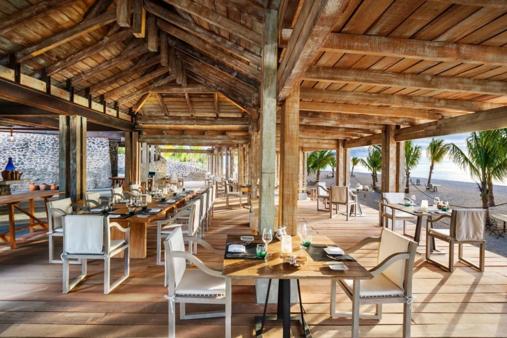 voyages-de-luxe-hotels-jw-marriott-mauritius-resort-boathouse-grill-bar-_Classic-Hor