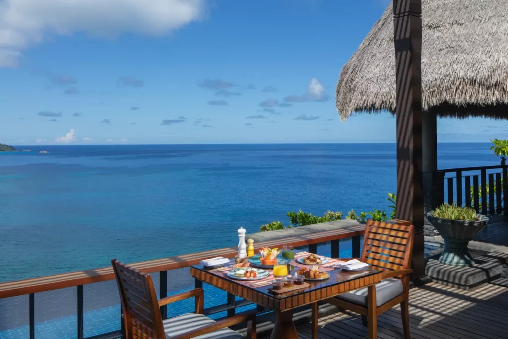 voyages-de-luxe-hotels-peninsula-ocean-view-pool-villa-terrace