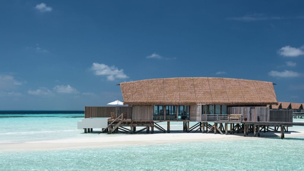 view-01-bedroom-water-villa-with-pool-Como-cocoa-island-maldives