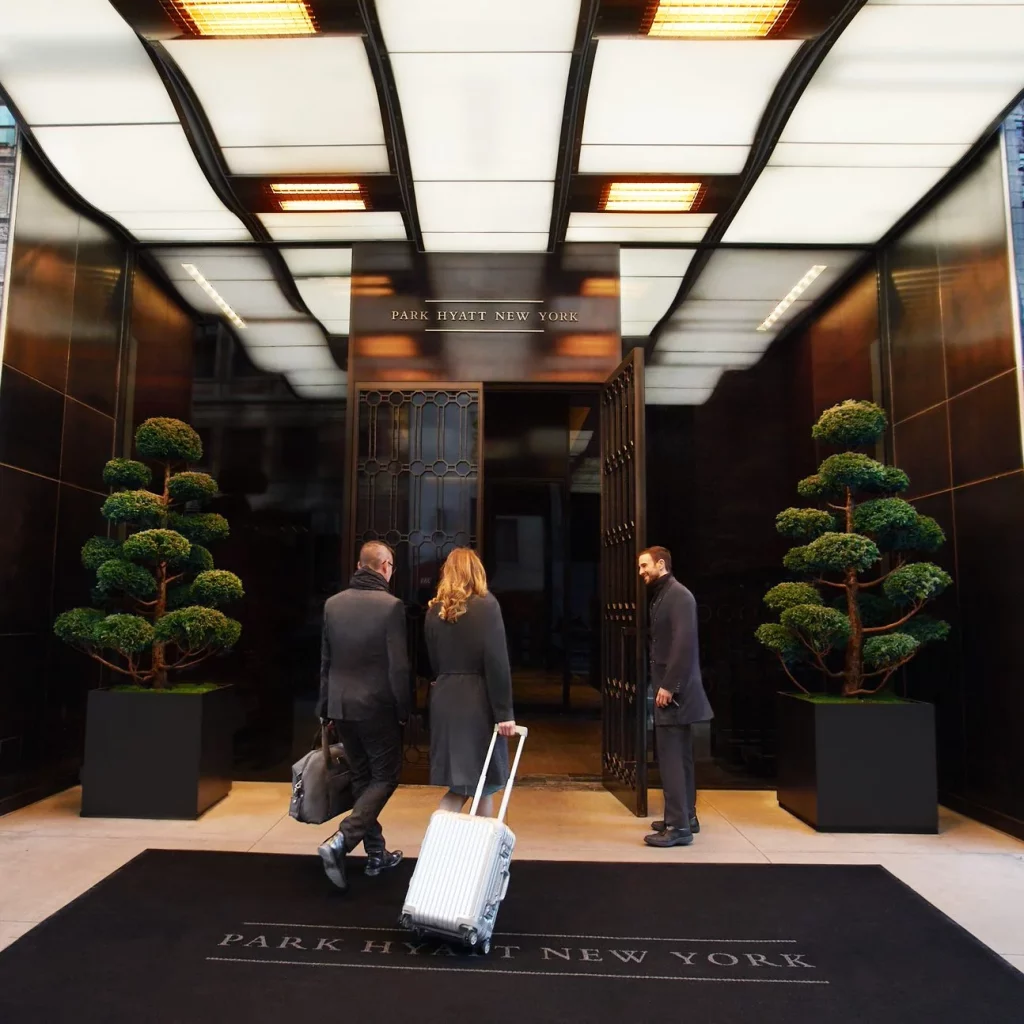 voyages-de-luxe-hotels-park-hyatt-new-york-lobby-entrance-hotel