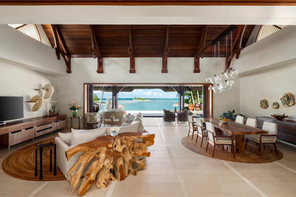 Votre salle à manger de luxe pleine vue océan indien à l'île Maurice dans votre villa privée au Touessrok 