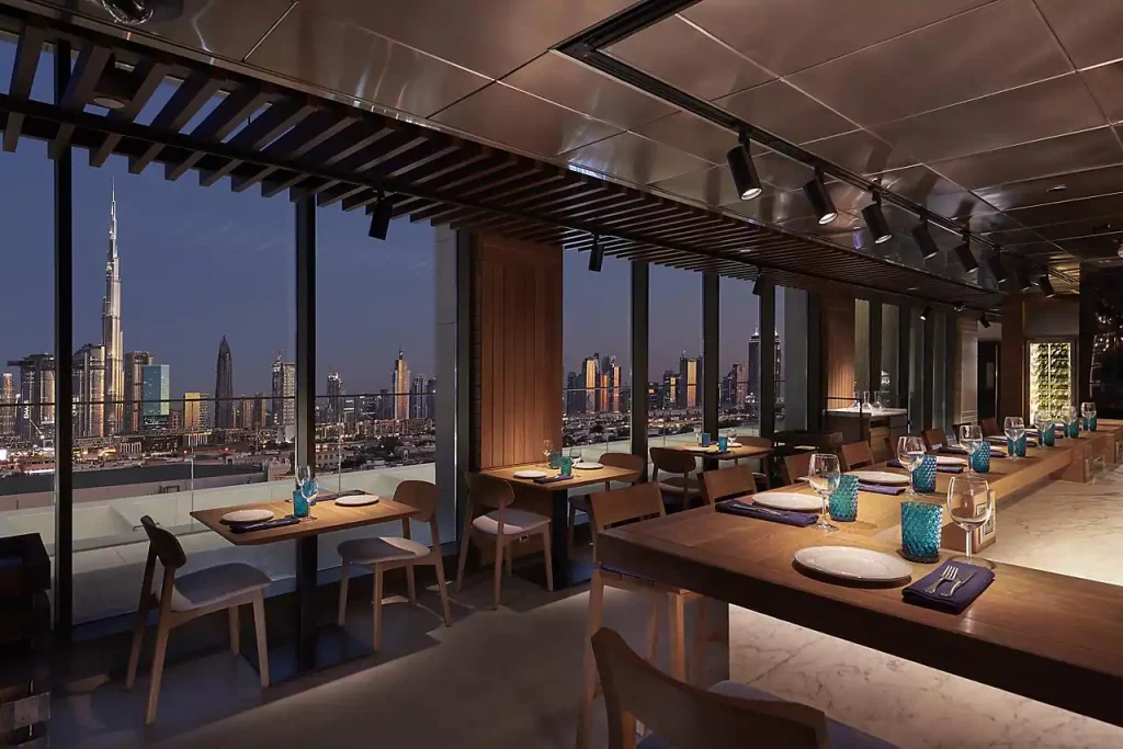 Vue sur la Skyline de Dubaï depuis le restaurant Tasca du Mandarin Oriental Jumeira