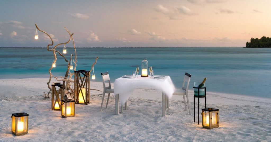 diner-prive-sur-la-plage-maldives