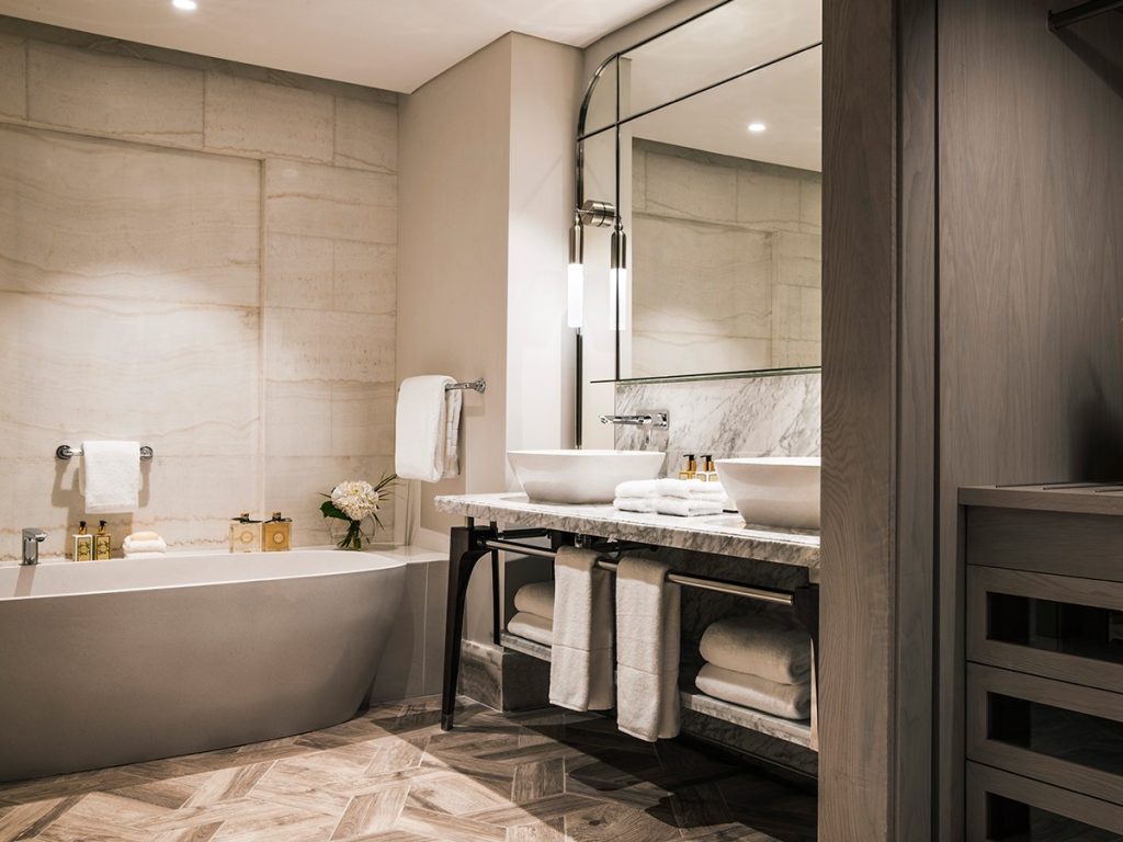 Votre salle de bains de luxe au One&Only Le Saint Géran au sein de votre suite junior front de mer à Maurice