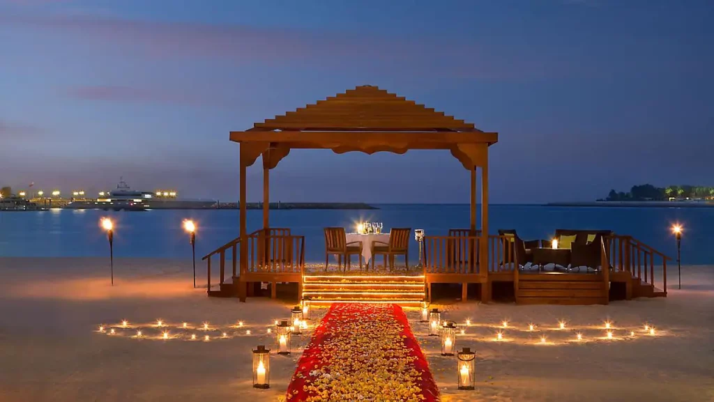 Diner-Romantique-sur-la-plage_Abu-Dhabi_Emirates-Palace-Mandarin-Oriental