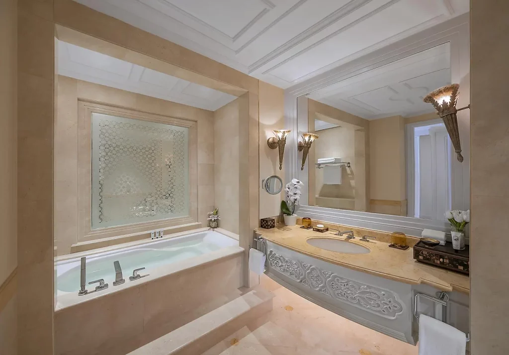 Votre salle de bains luxueuse à l'Emirates Palace Mandarin Oriental, Abu Dhabi
