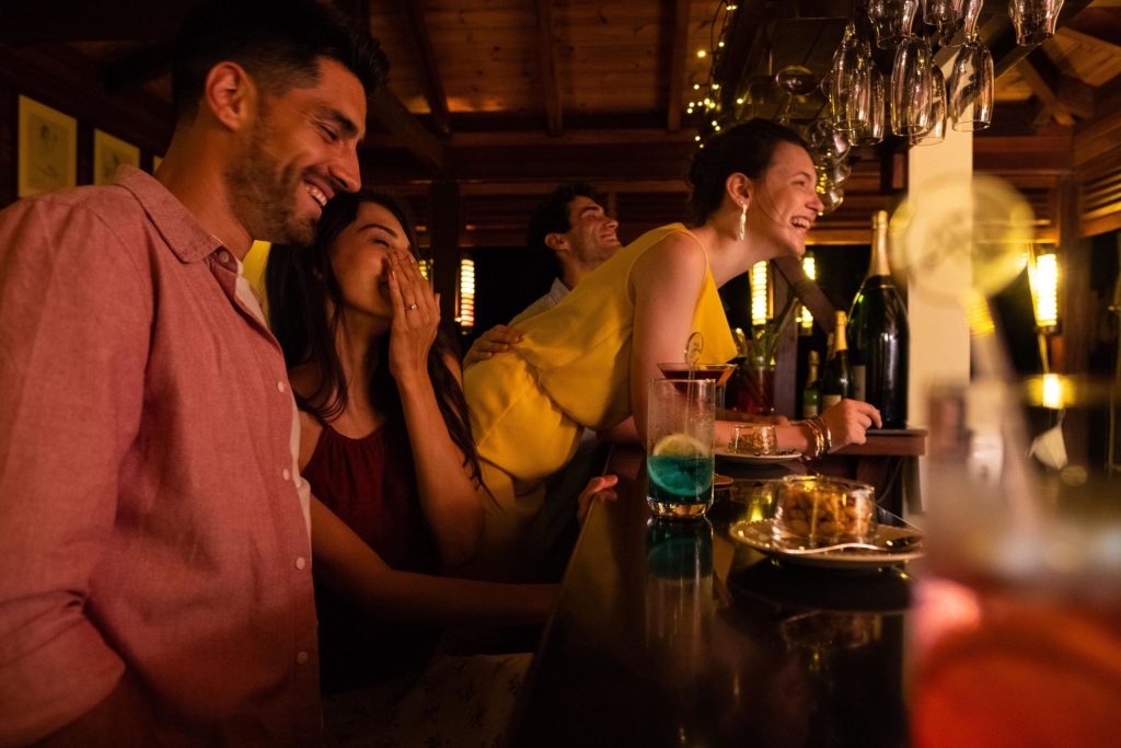 Passez des soirées inoubliables au bar du JA Enchanted Island Resort aux Seychelles