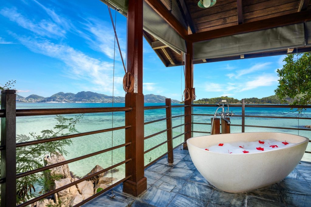 JA Enchanted Island Resort_bathroom-owners-signature-villa
