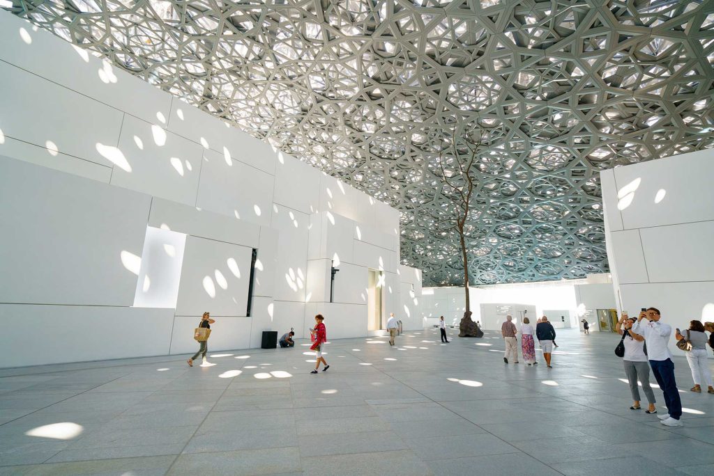 Visitez le Louvre Abu Dhabi avec notre agence Voyages de Luxe 
