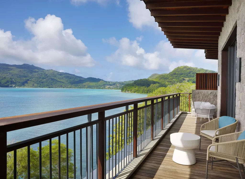 séjour de luxe aux Seychelles sur votre grande terrasse privée vue océan 