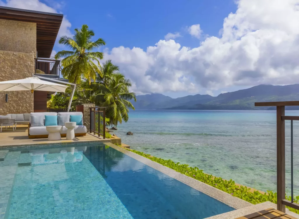 Bonheur d'un voyage luxe aux Seychelles en réservant une villa avec piscine privée - VOYAGES DE LUXE