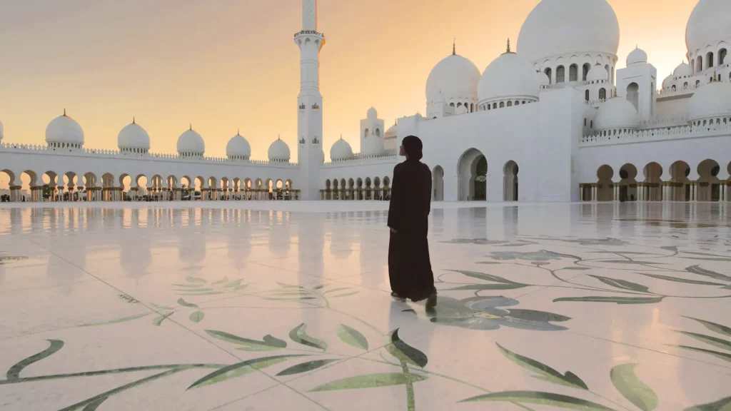 La grande mosquée Sheikh Zayed à Abu Dhabi est une visite incontournable que Voyages de Luxe vous recommande 