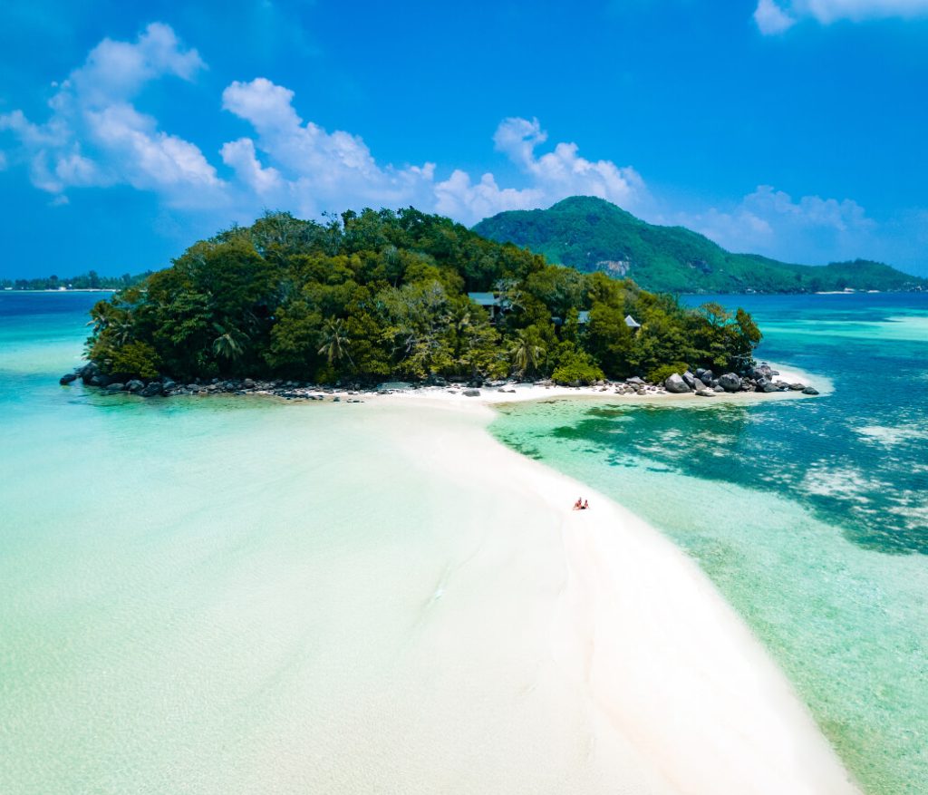 Réservez une île privée aux Seychelles en exclusivité rien que pour vous avec  Voyages de Luxe 