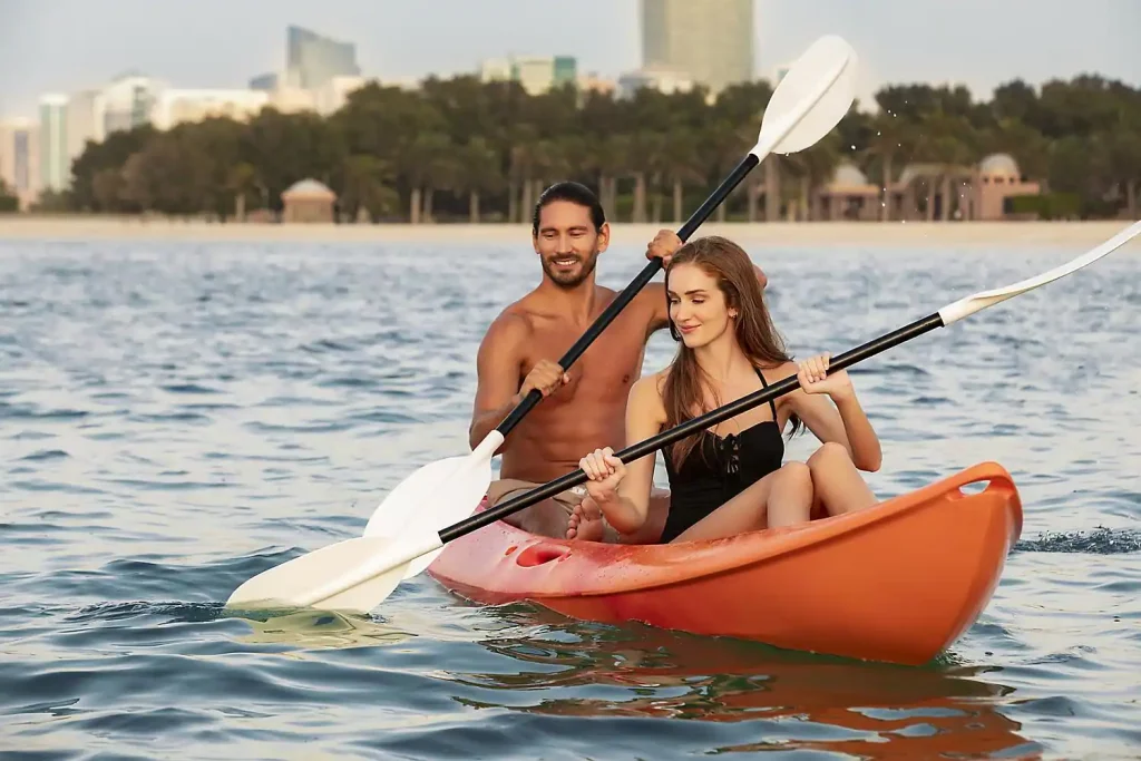 abu-dhabi-couple-kayak