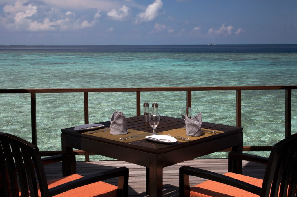 dejeuner-sur-pilotis-maldives