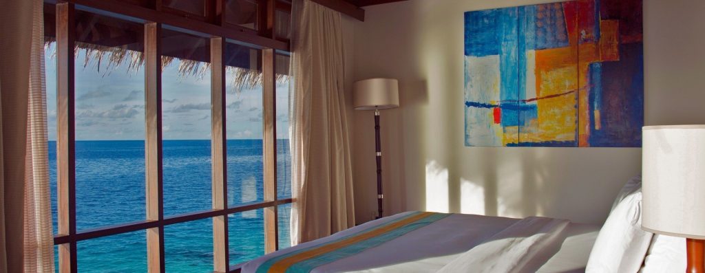 votre chambre avec vue lagon dans votre villa sur pilotis avec piscine aux Maldives