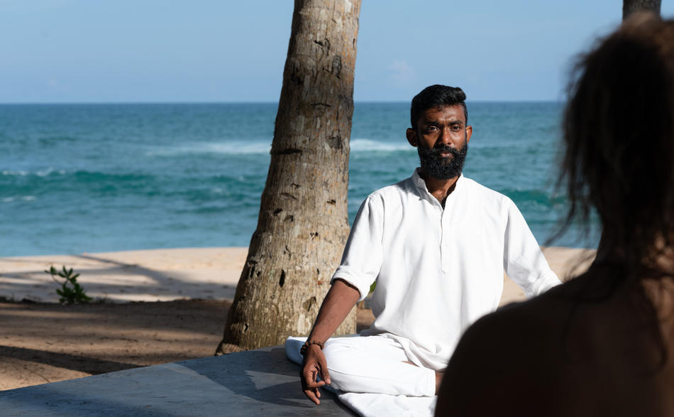 L'art de la méditation au Sri Lanka avec un moine bouddhiste local 
