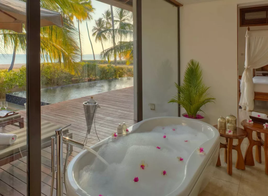 Prenez votre bain dans votre salle de bains avec vue mer à Zanzibar 
