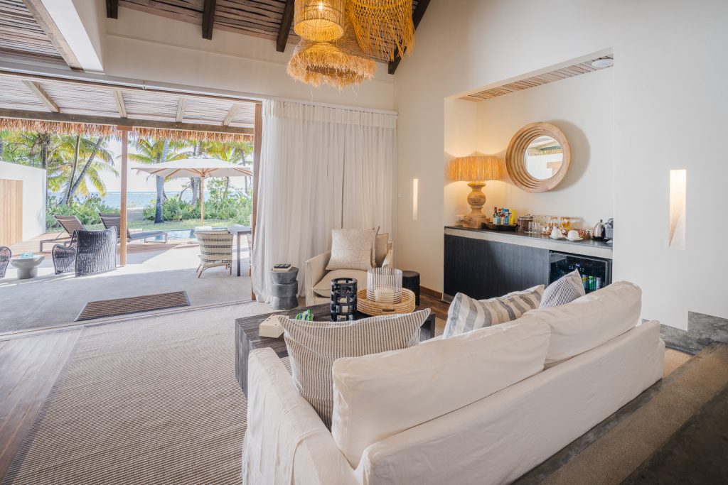 seychelles-alphonse-island-one-bedroom-villa-interior-lounge