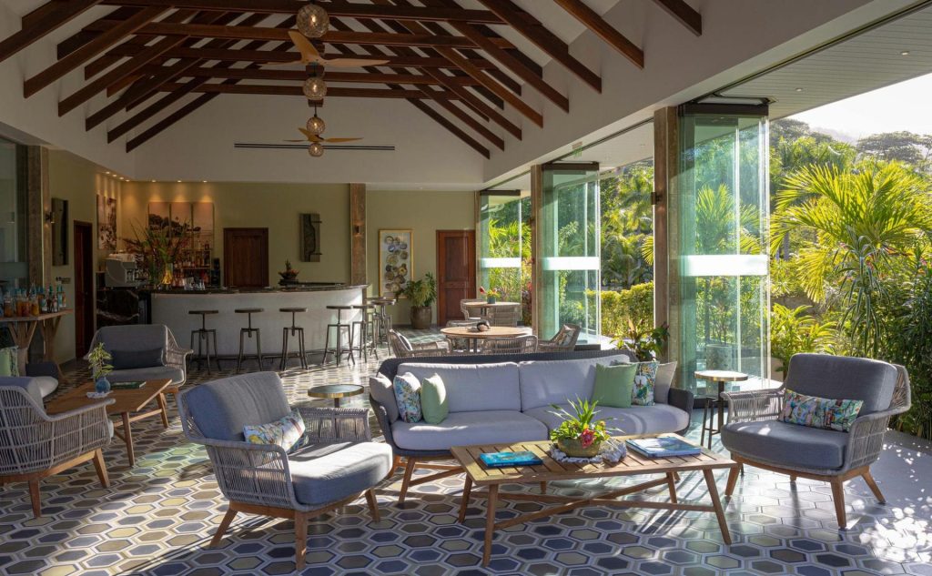 villa-seychelles-praslin-ocean-luxury-pool-la-cigale-estate-bar
