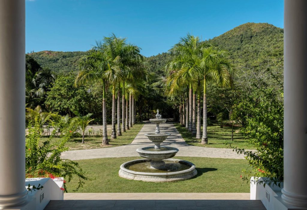 villa-seychelles-praslin-ocean-luxury-pool-la-cigale-estate-entrée