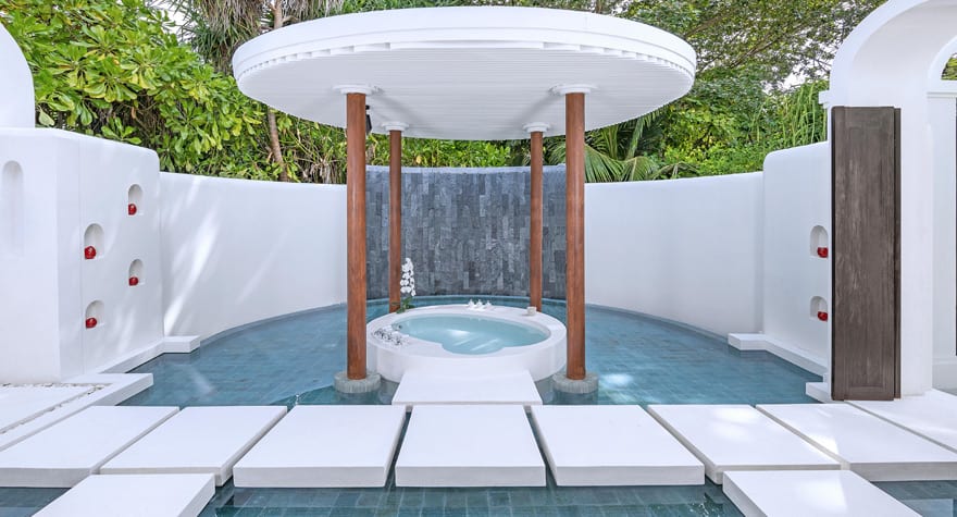 anantara_kihavah_one_two_bedroom_beach_pool_villa_master_bathroom_water-feature