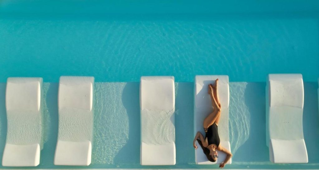 pool-relaxation-canaves-oia-suites
